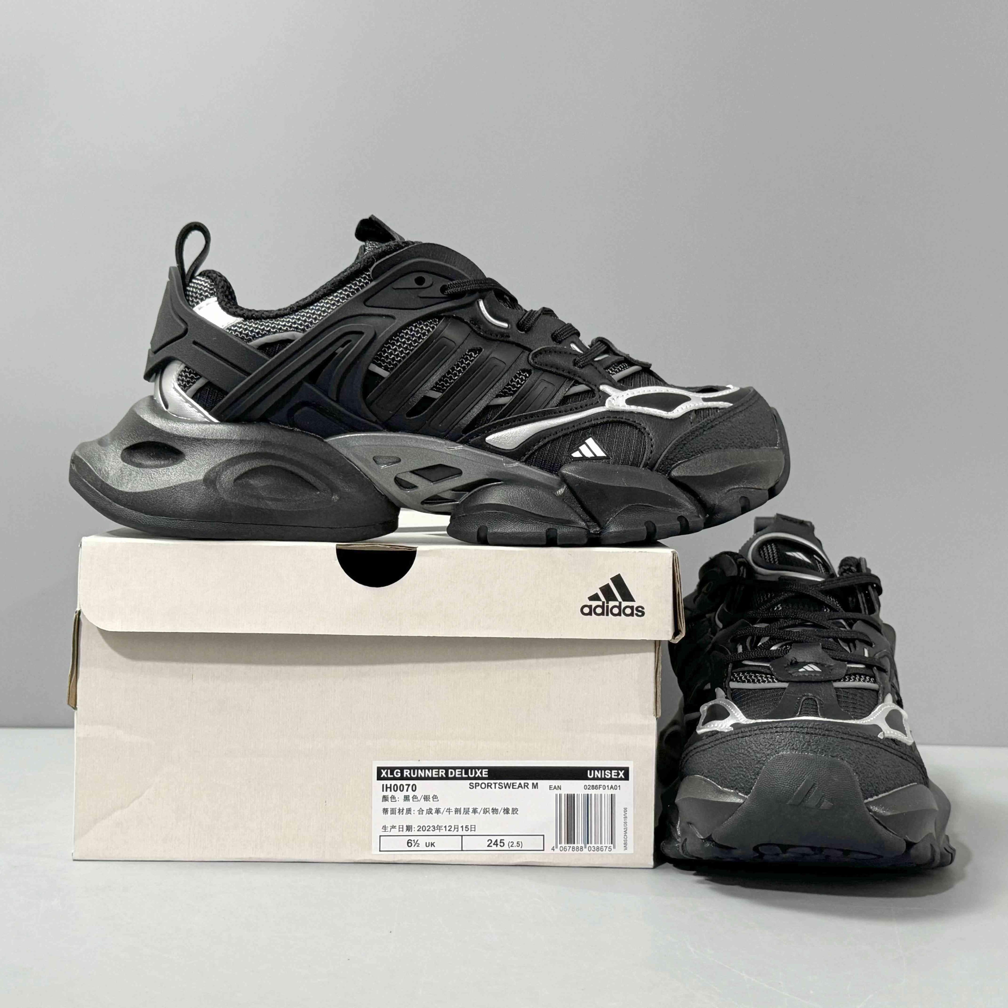 Adidas XLG Runner Deluxe &