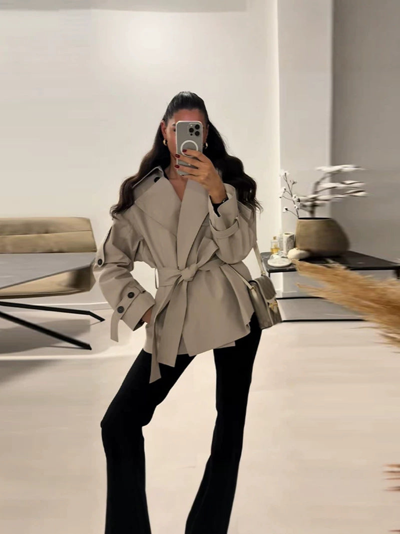 Loose-fitting trench coat