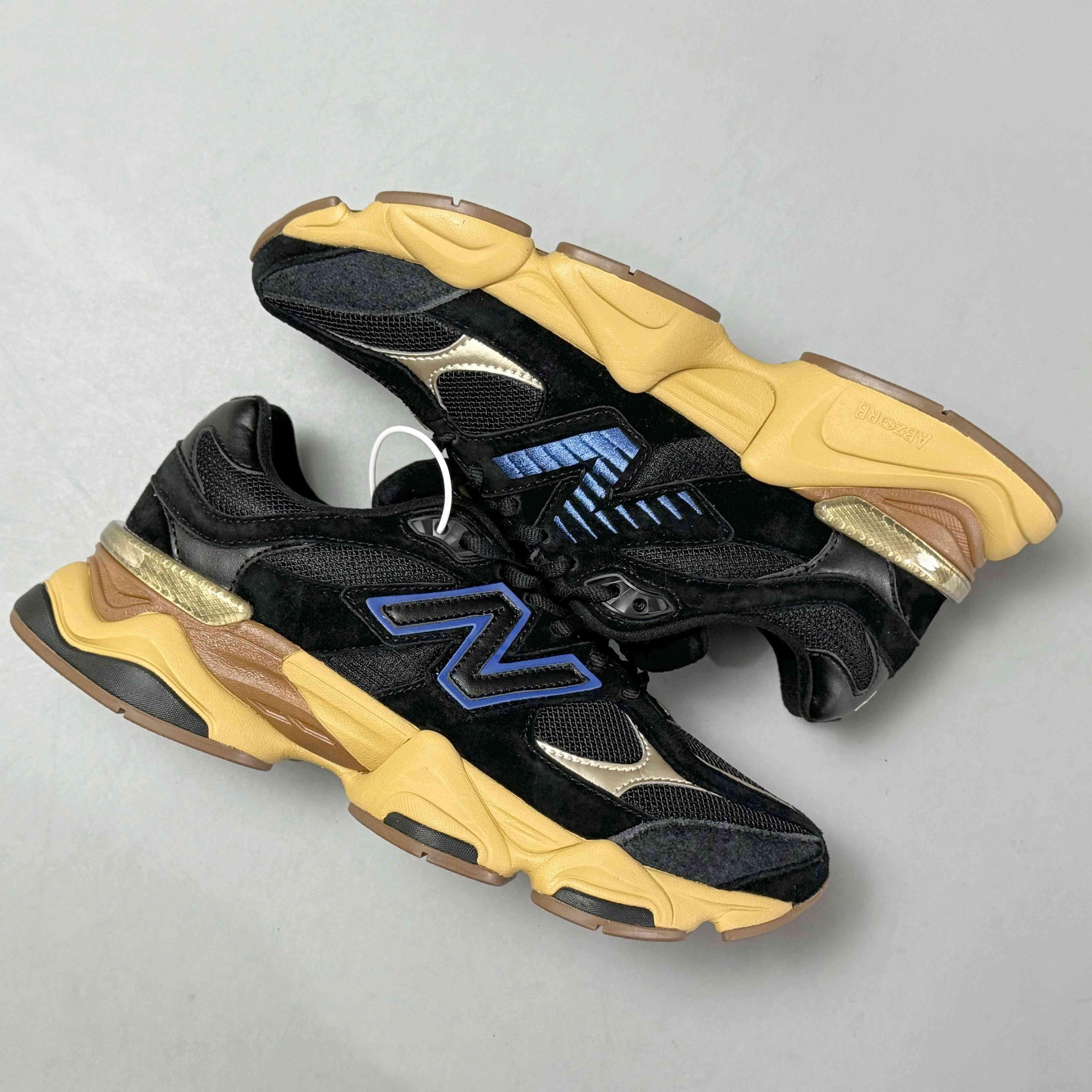 New Balance 9060 &