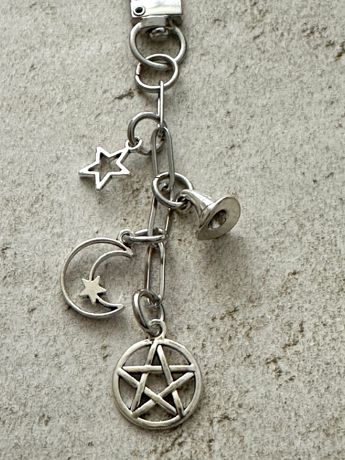 Witchy Bag Charm Keychain – Spooky Accessories for Witches, Goths &amp; Halloween Lovers