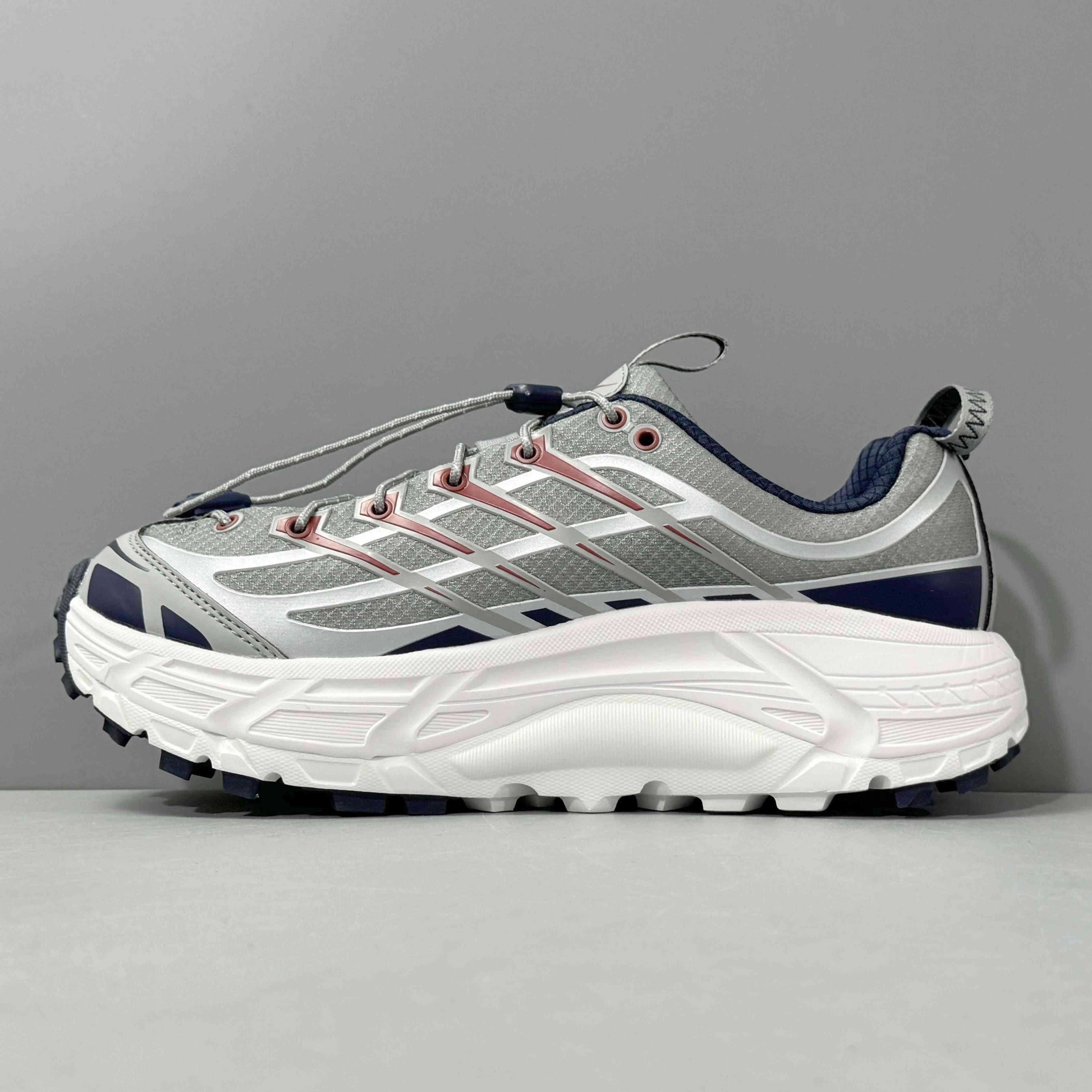 Hoka One One Mafate Three2 &