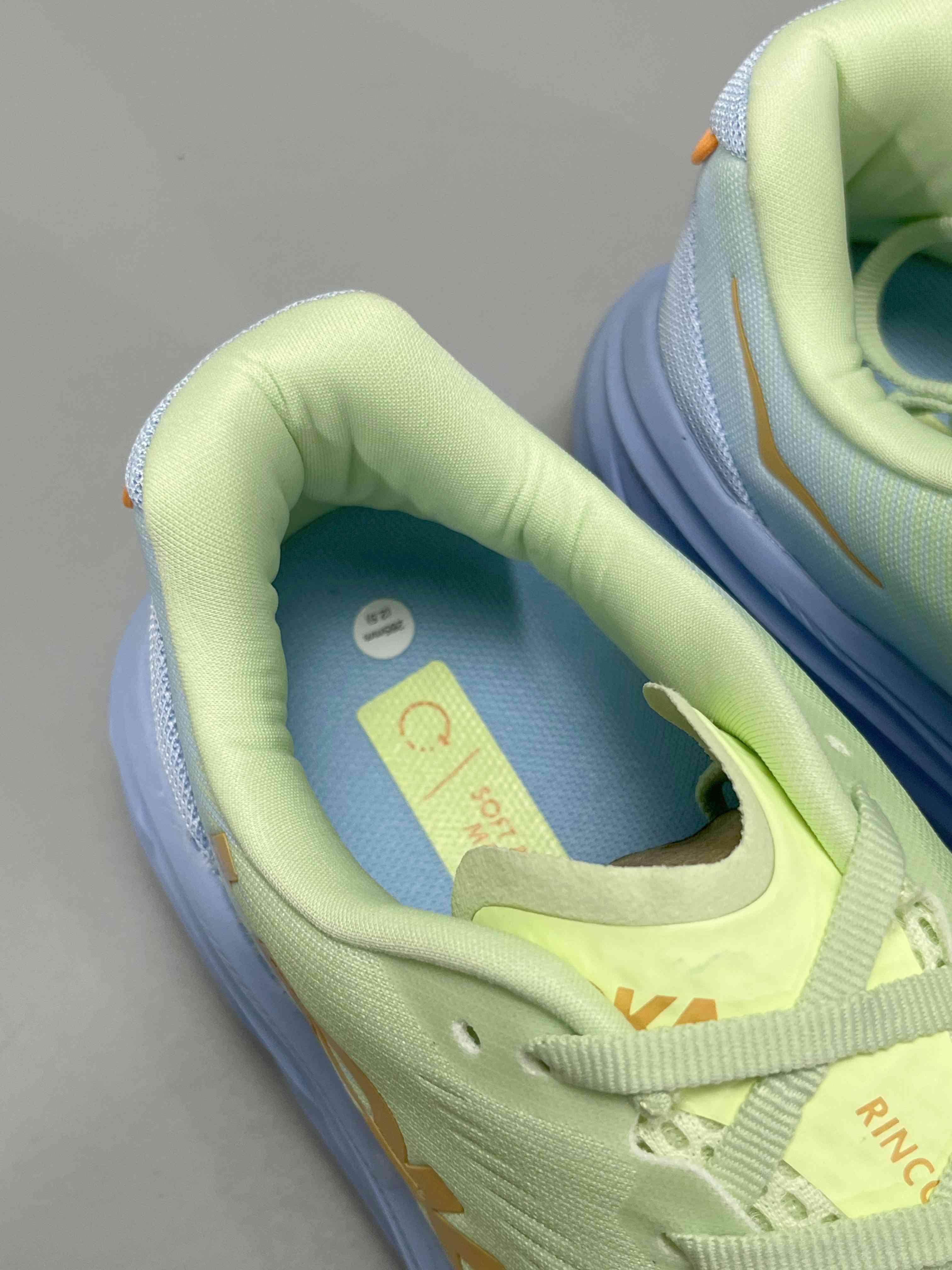 Hoka One One Clifton 8 &