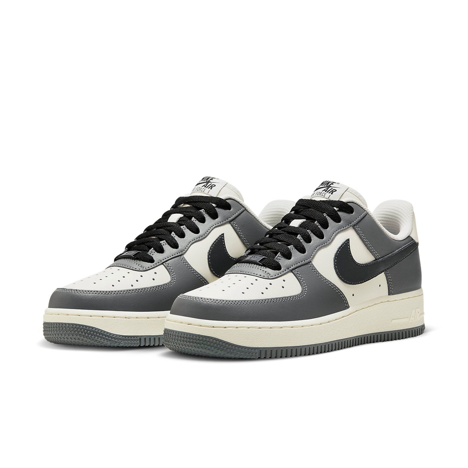 Nike Air Force 1 Low &