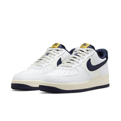 Nike Air Force 1 &