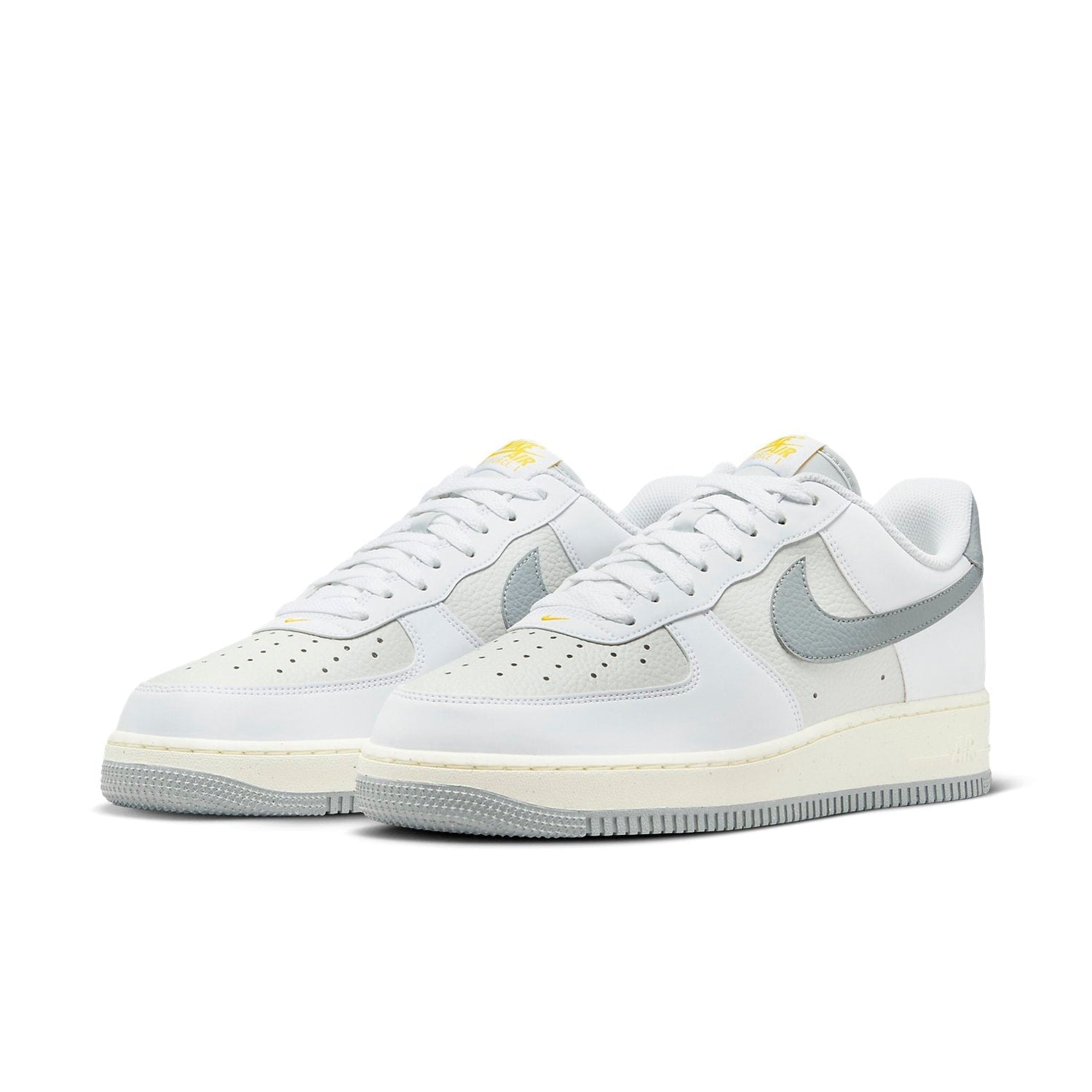 Nike Air Force 1 &