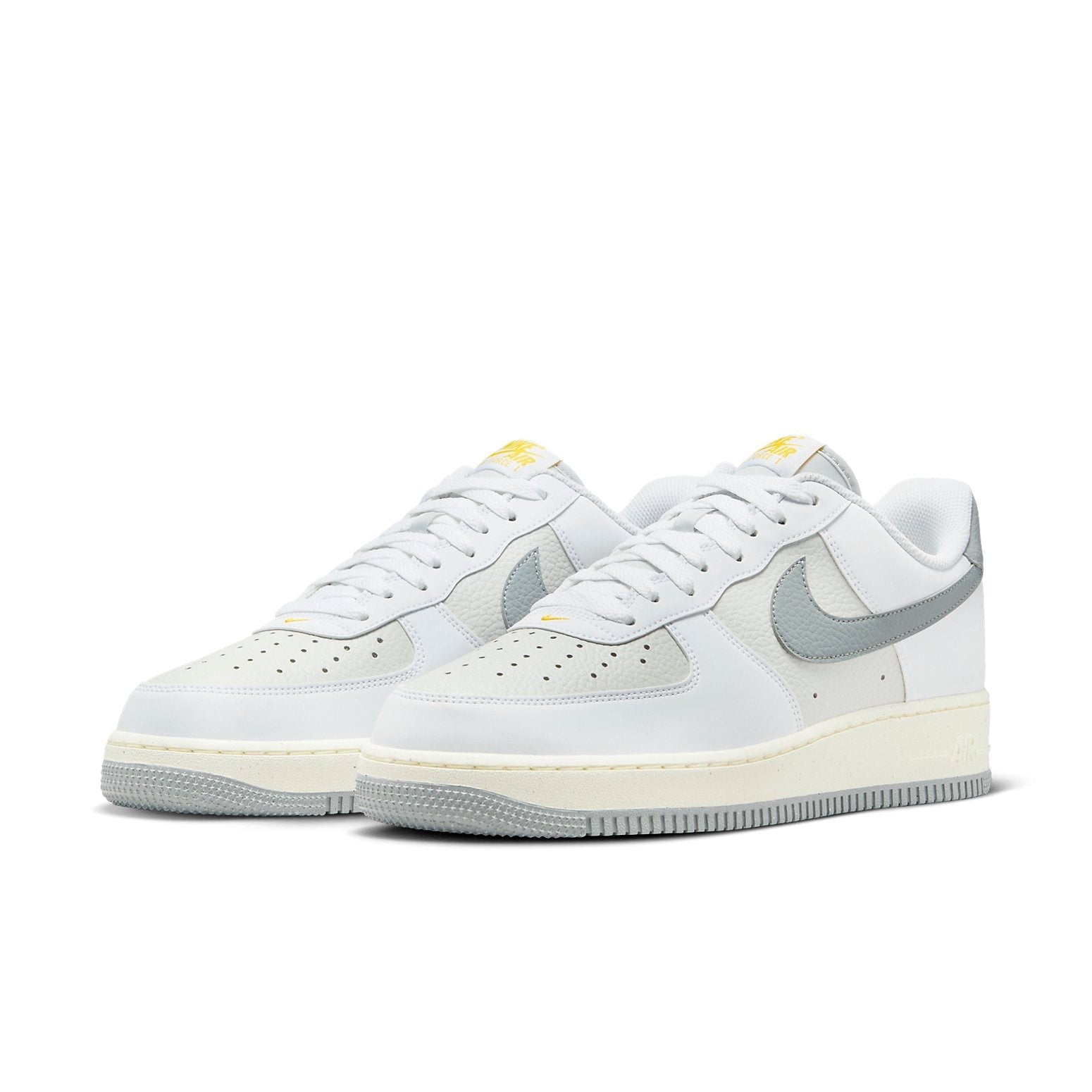 Nike Air Force 1 &