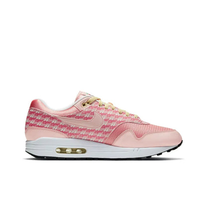 Nike Air Max 1 &