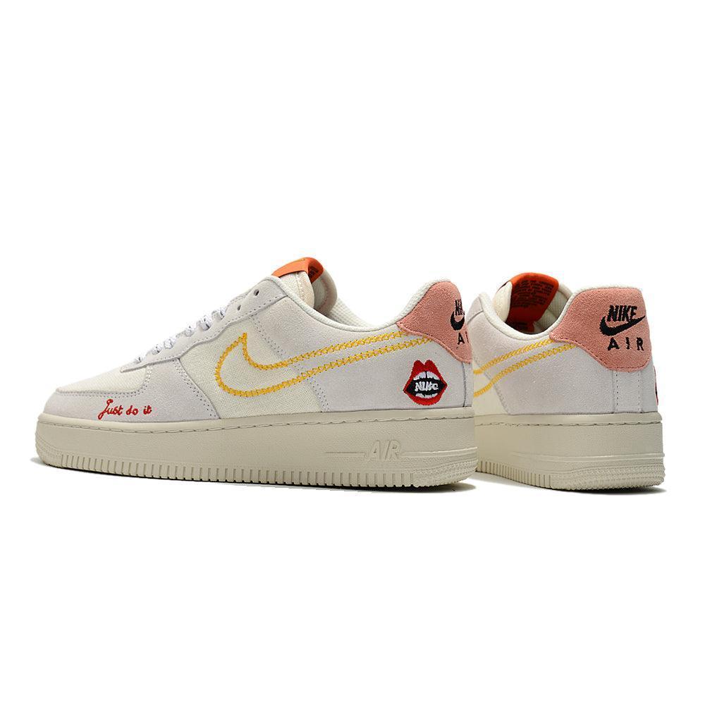Nike Air Force 1 &