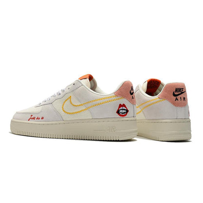 Nike Air Force 1 &