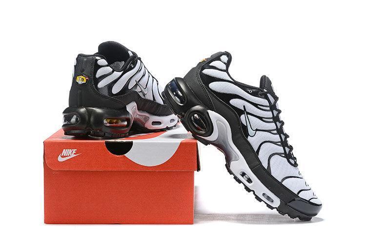 Nike Air Max Plus &