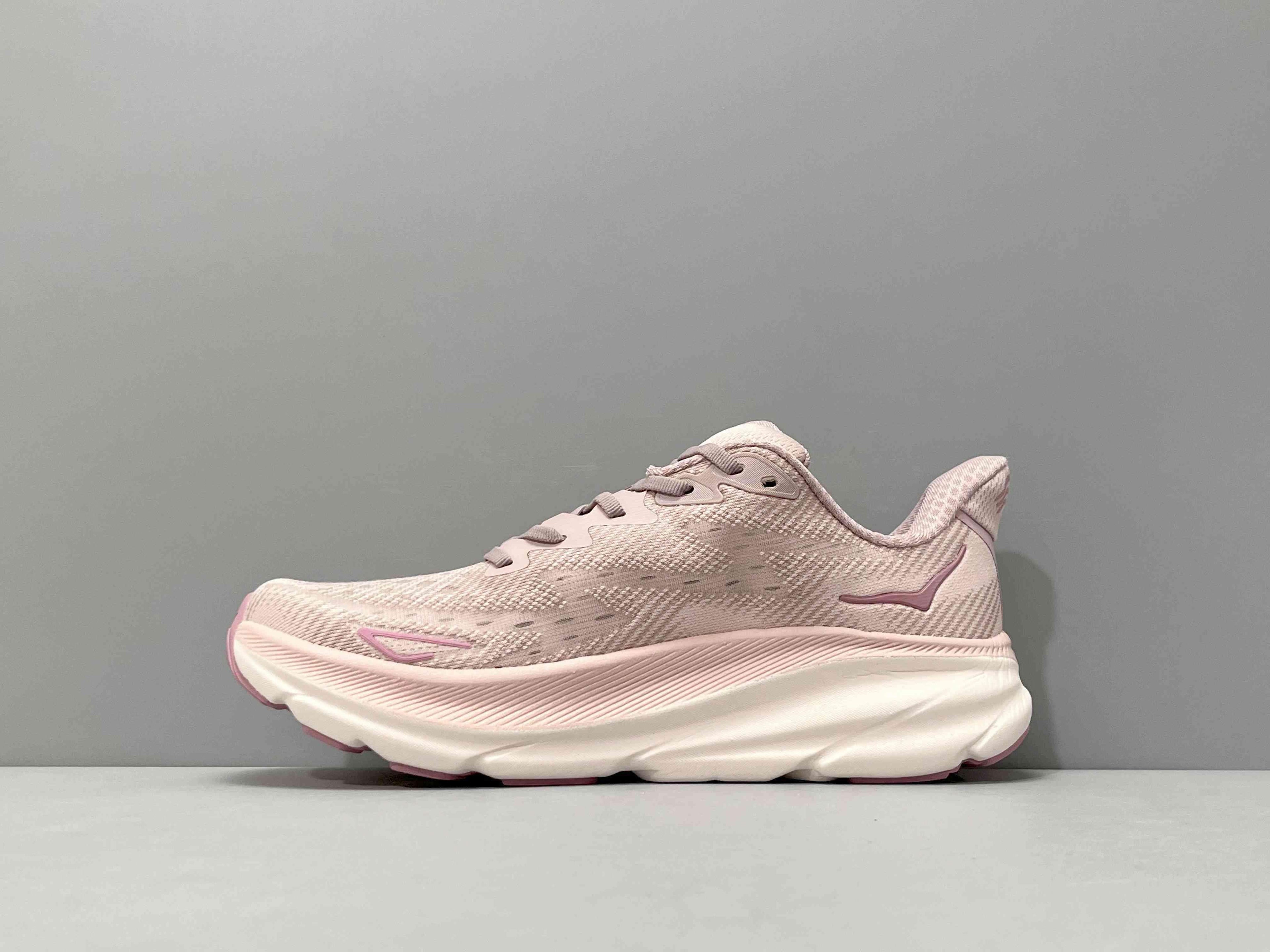 Hoka One One Clifton 9 &