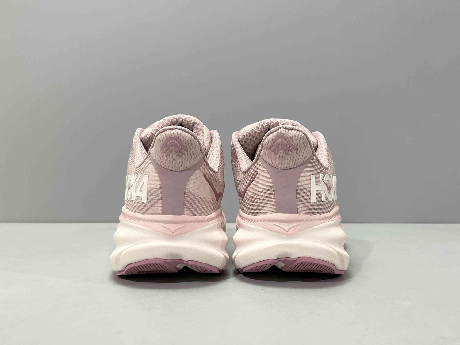 Hoka One One Clifton 9 &