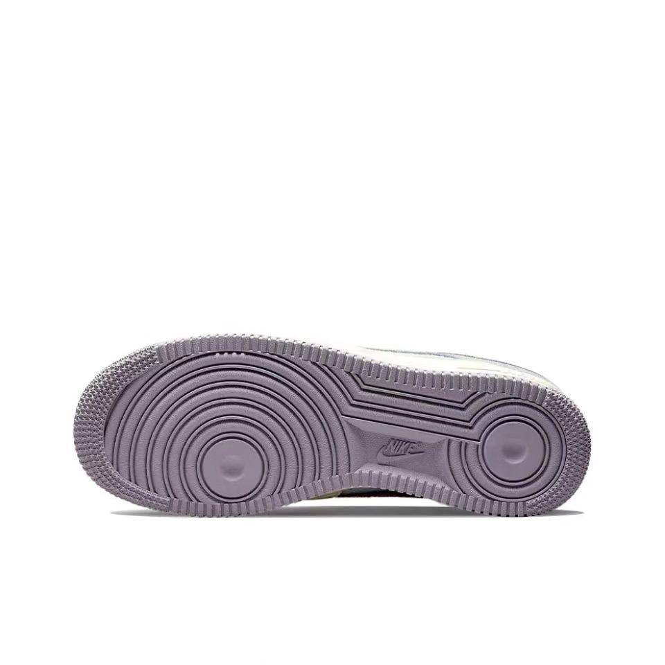 Nike Air Force 1 &