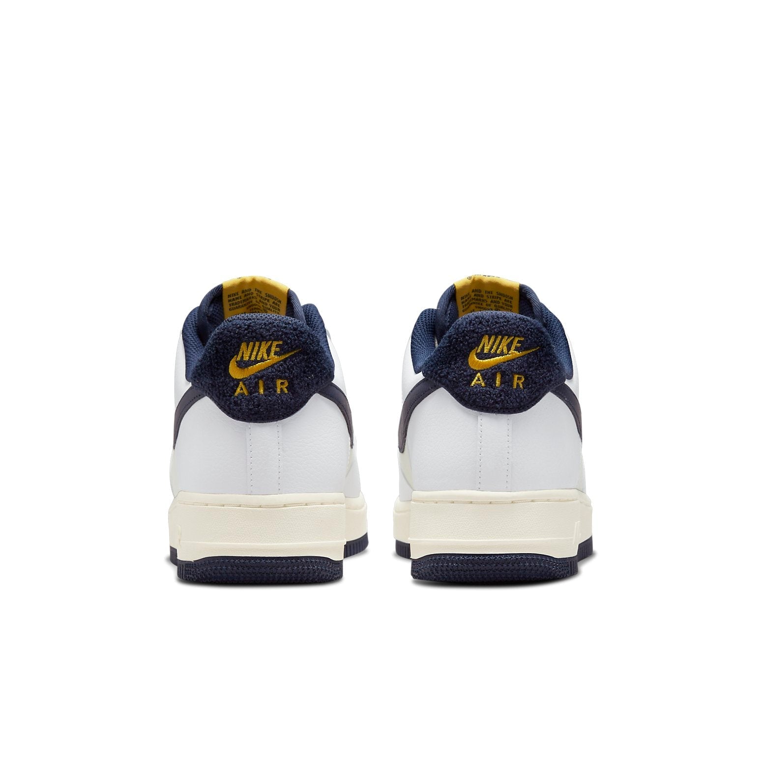Nike Air Force 1 &