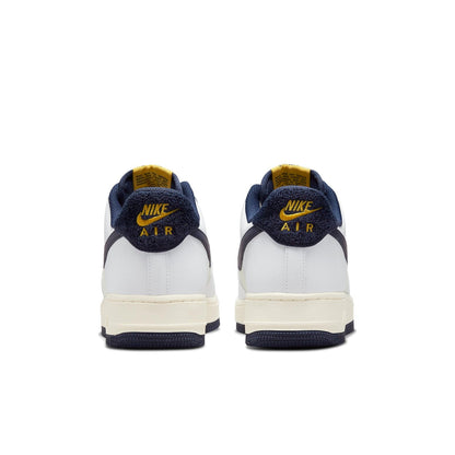 Nike Air Force 1 &