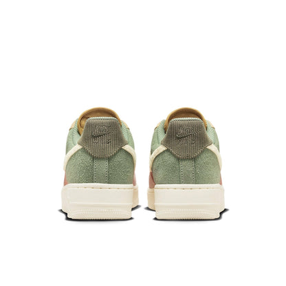 Nike Air Force 1 &