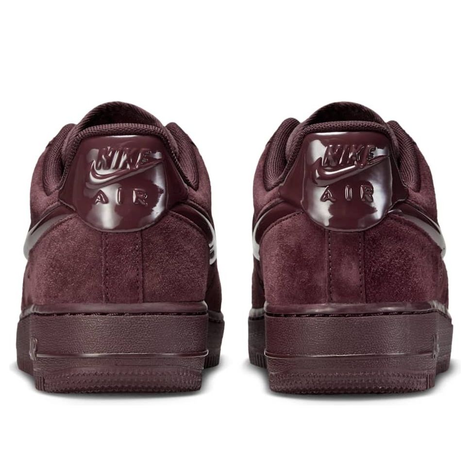 Nike Air Force 1 Low &