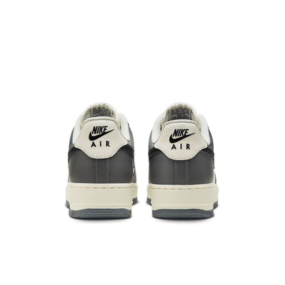 Nike Air Force 1 Low &