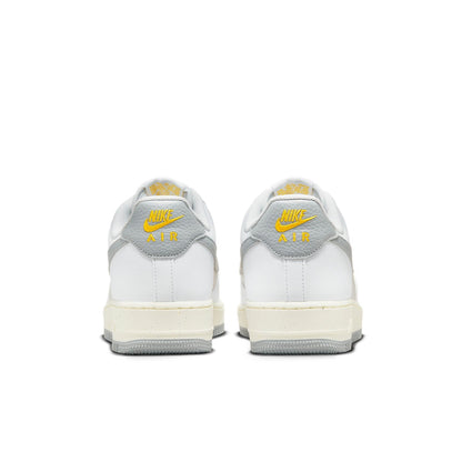 Nike Air Force 1 &