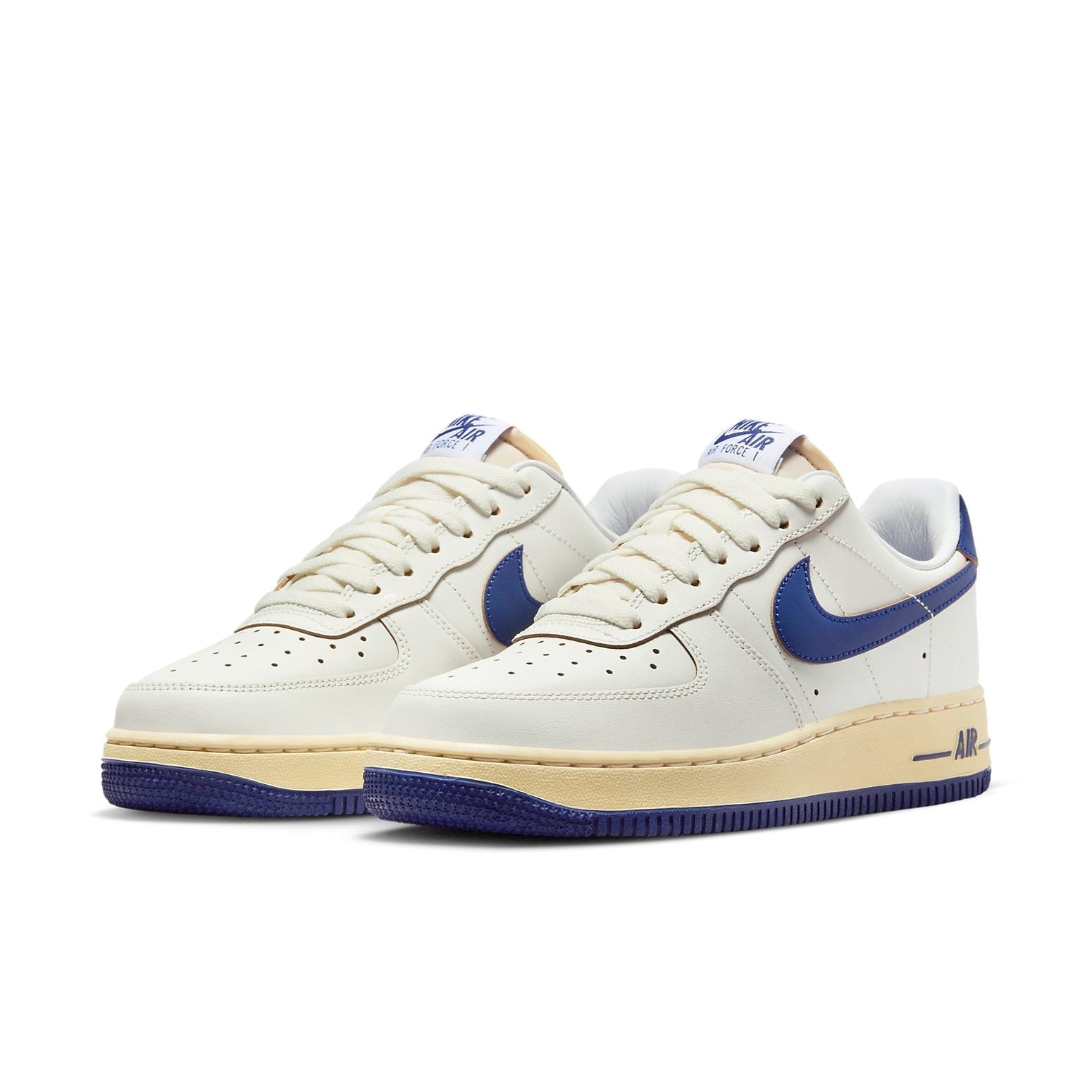 Nike Air Force 1 &