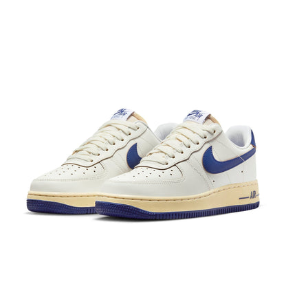 Nike Air Force 1 &