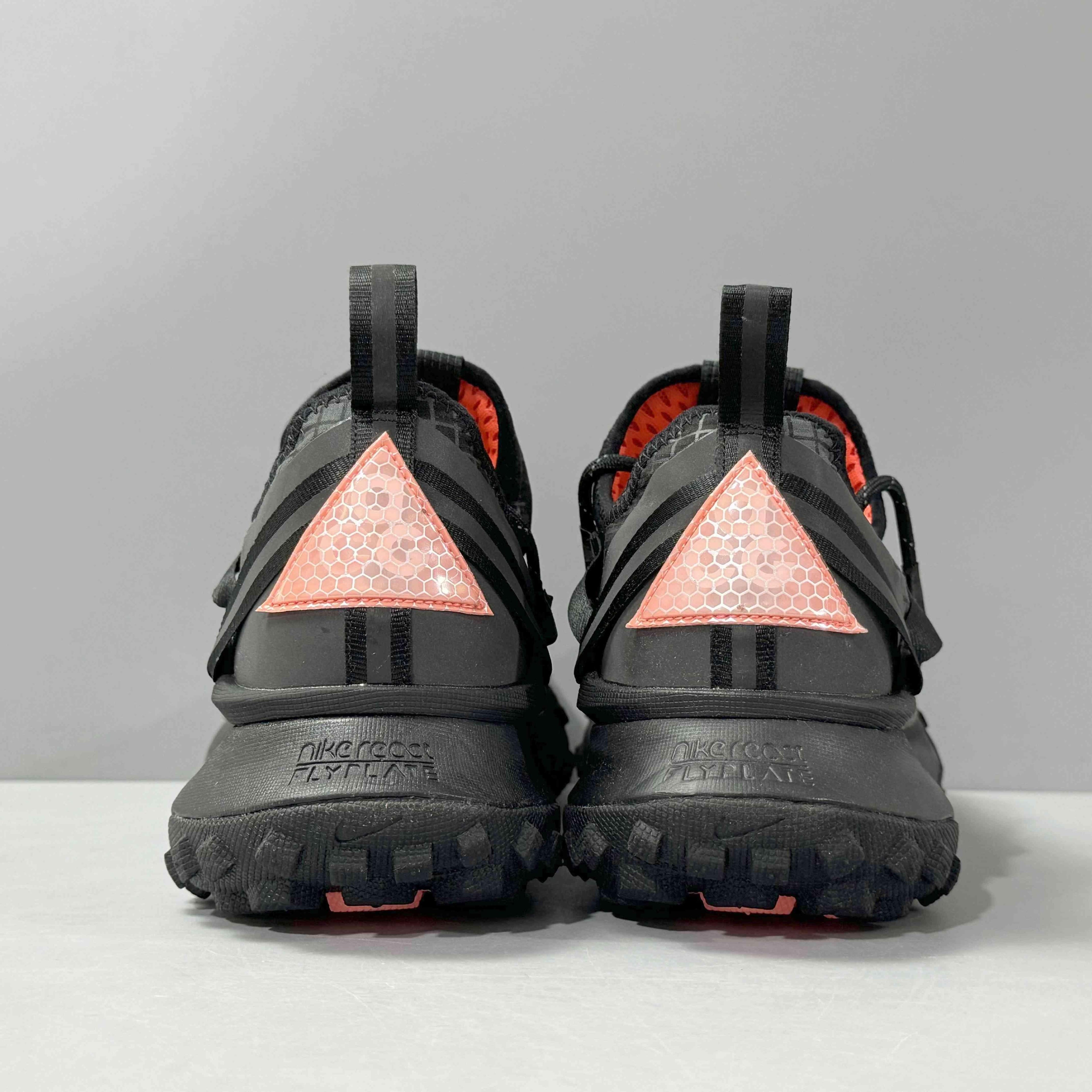 Nike ACG Mountain Fly Low &