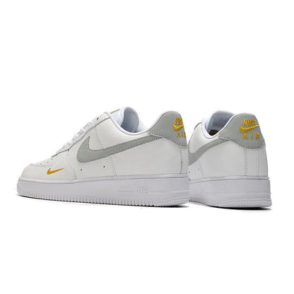 Nike Air Force 1 &