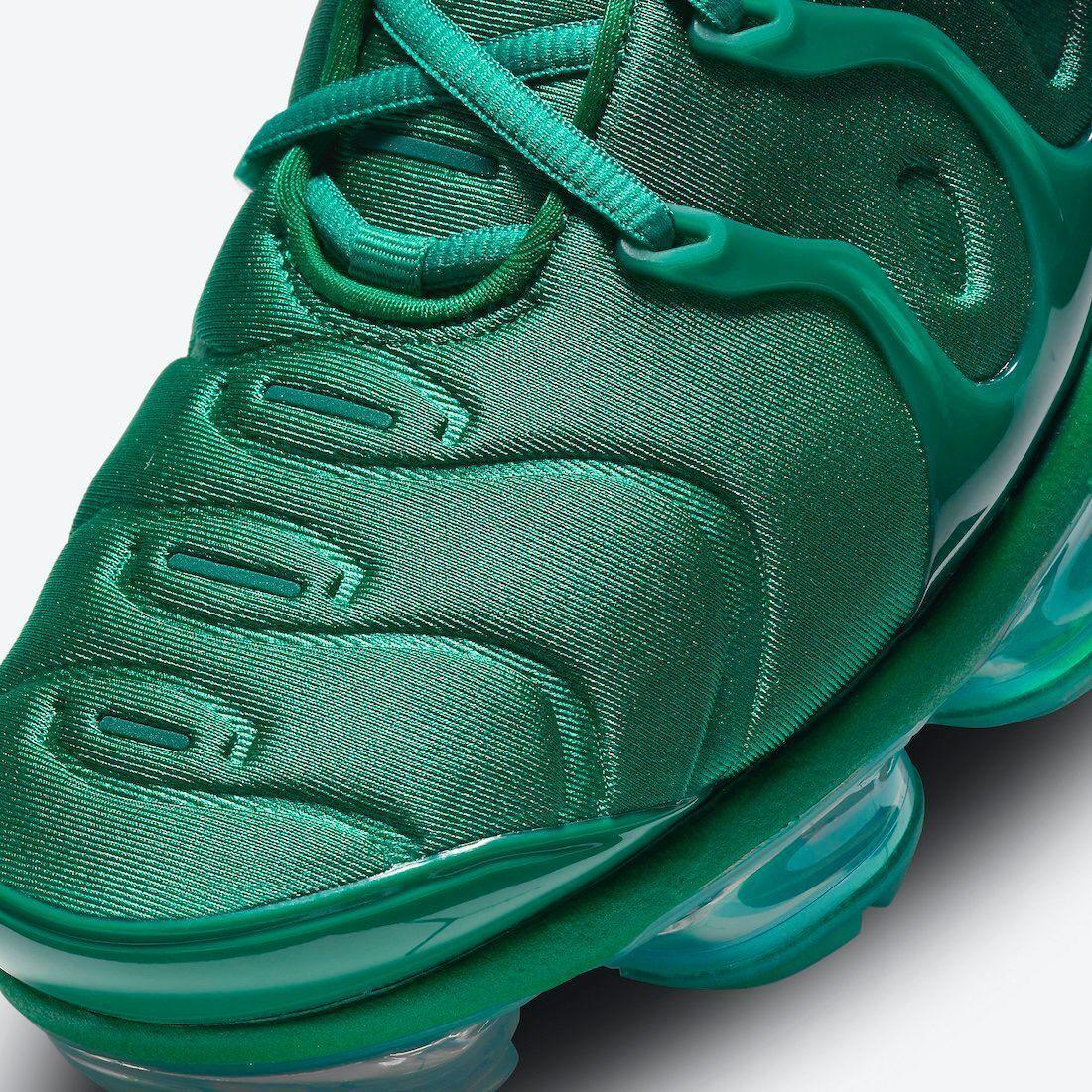 Nike Air VaporMax Plus &