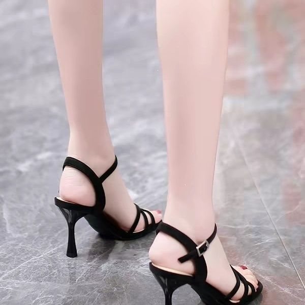 French high-heeled shoes