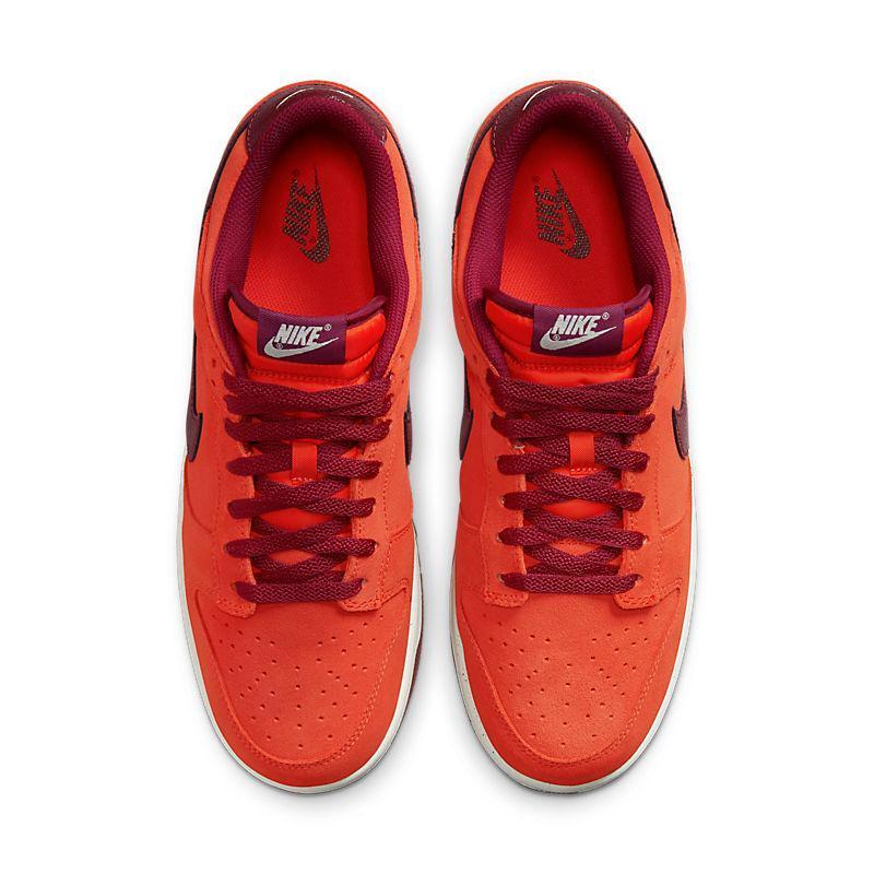 Nike Dunk Low &