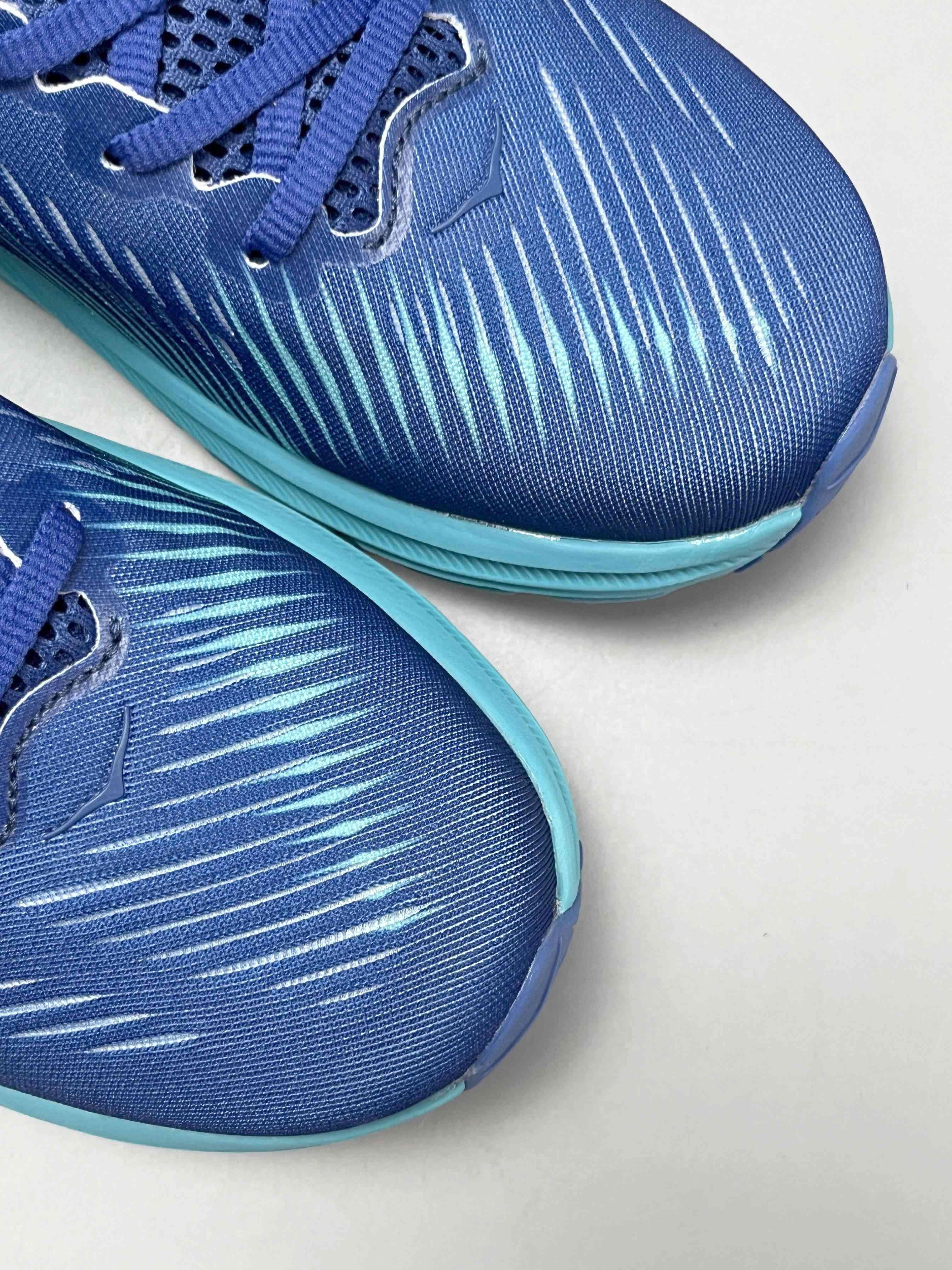 Hoka One One Clifton 8 &