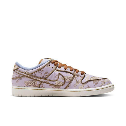 Nike SB Dunk Low &