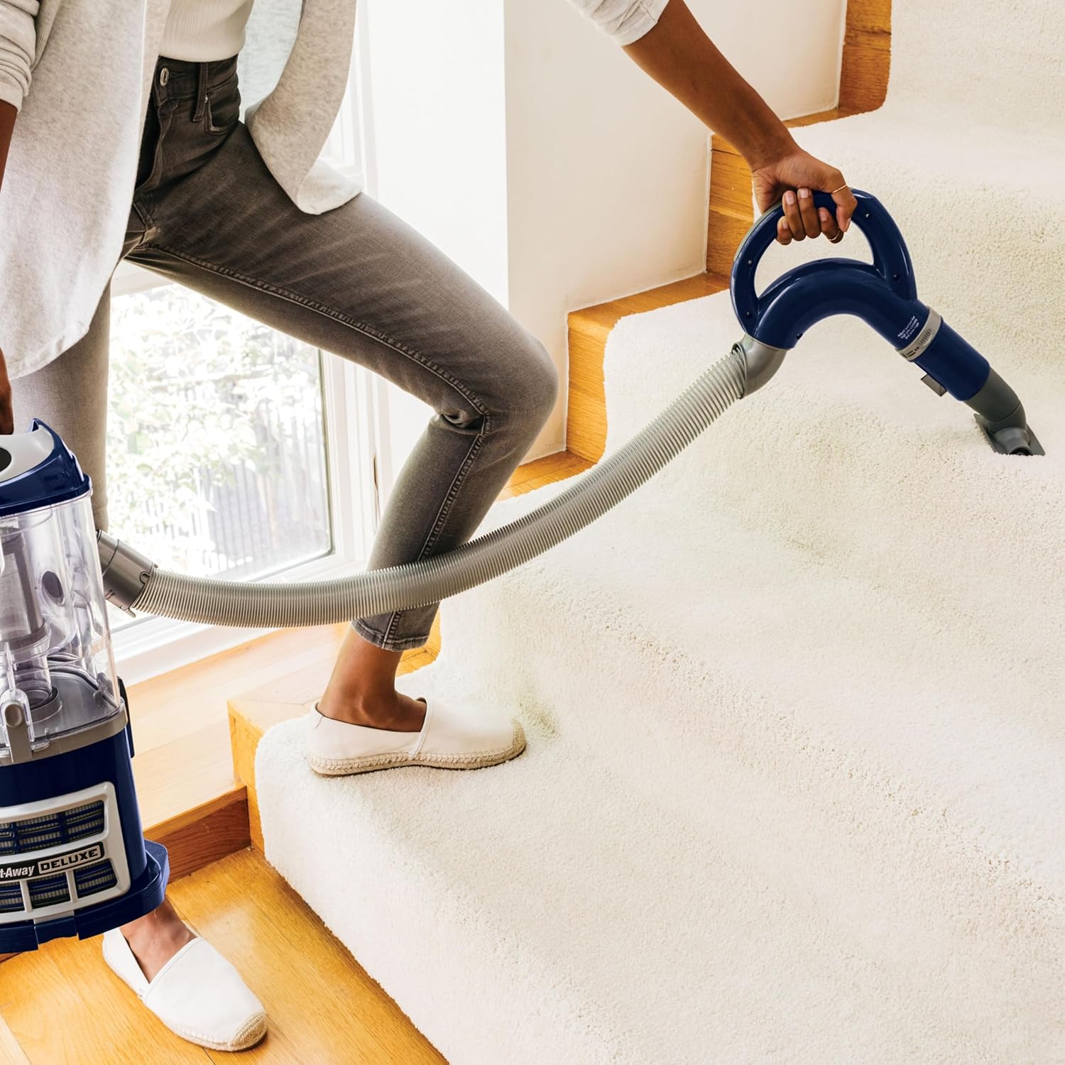 Shark NV360 Upright Vacuum Navigator Lift-Away Deluxe with Large Dust Capacity (Refurbished)