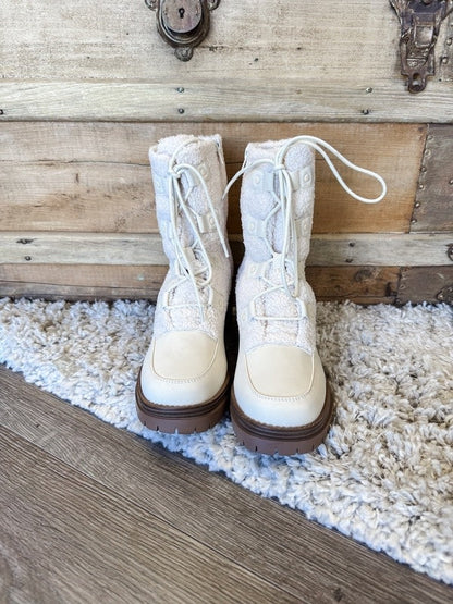 Alpes Lace Up Bootie