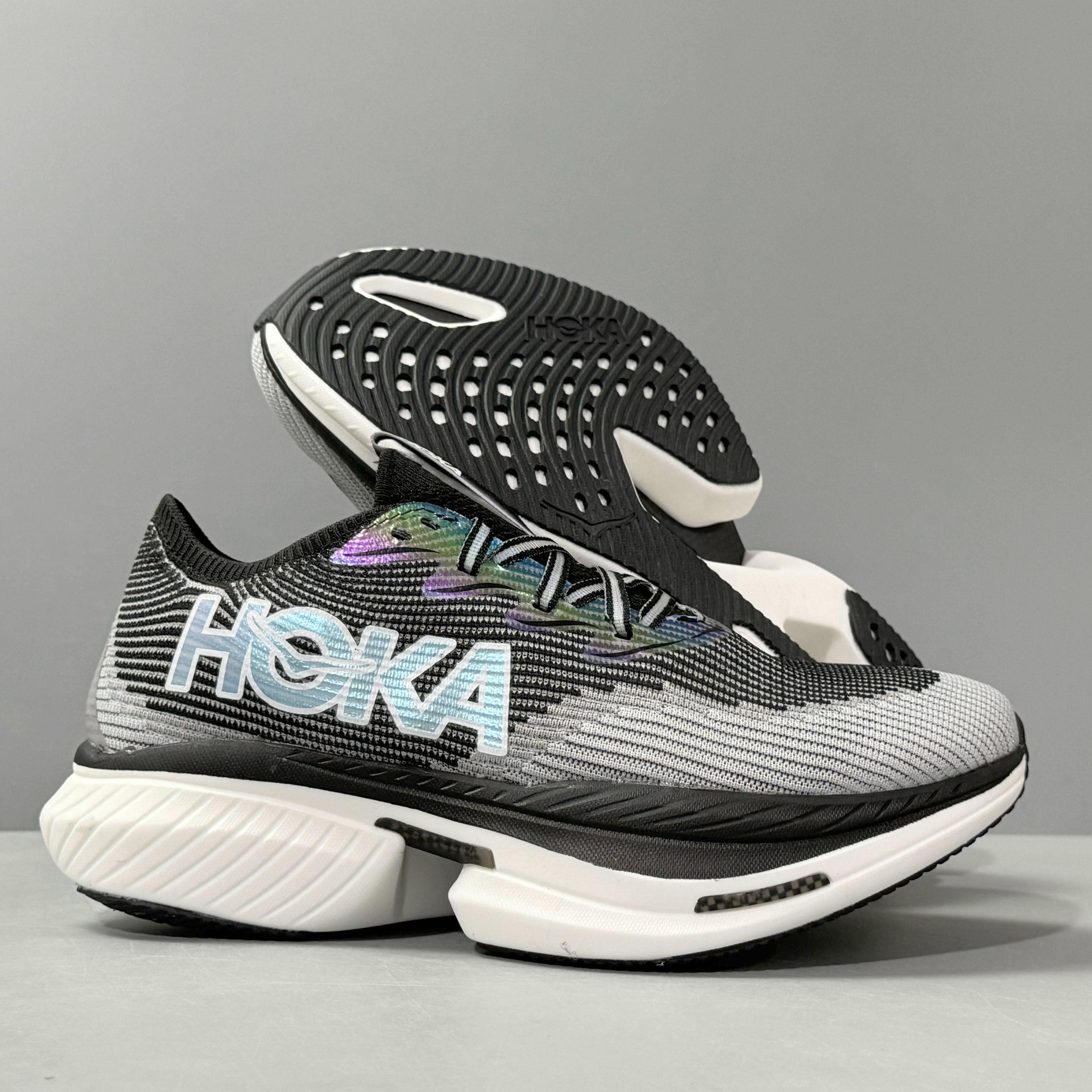 HOKA ONE ONE CIELO X1