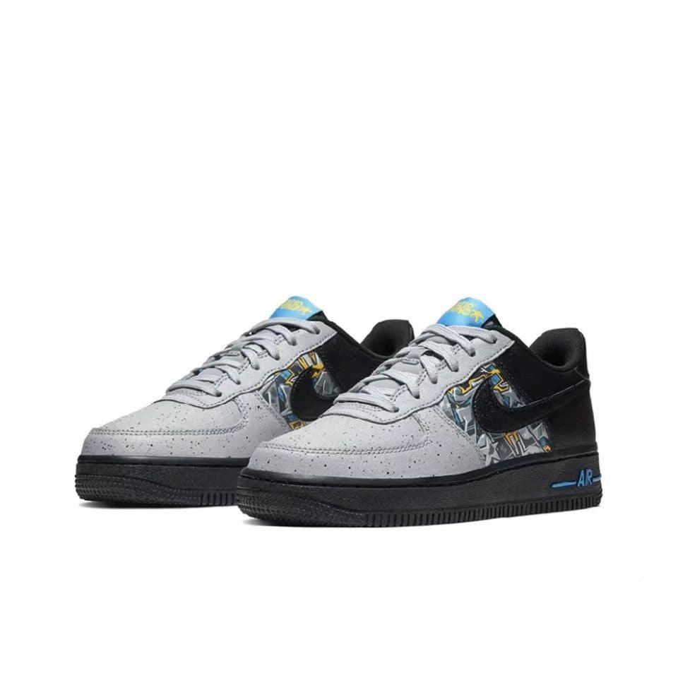 Nike Air Force 1 &