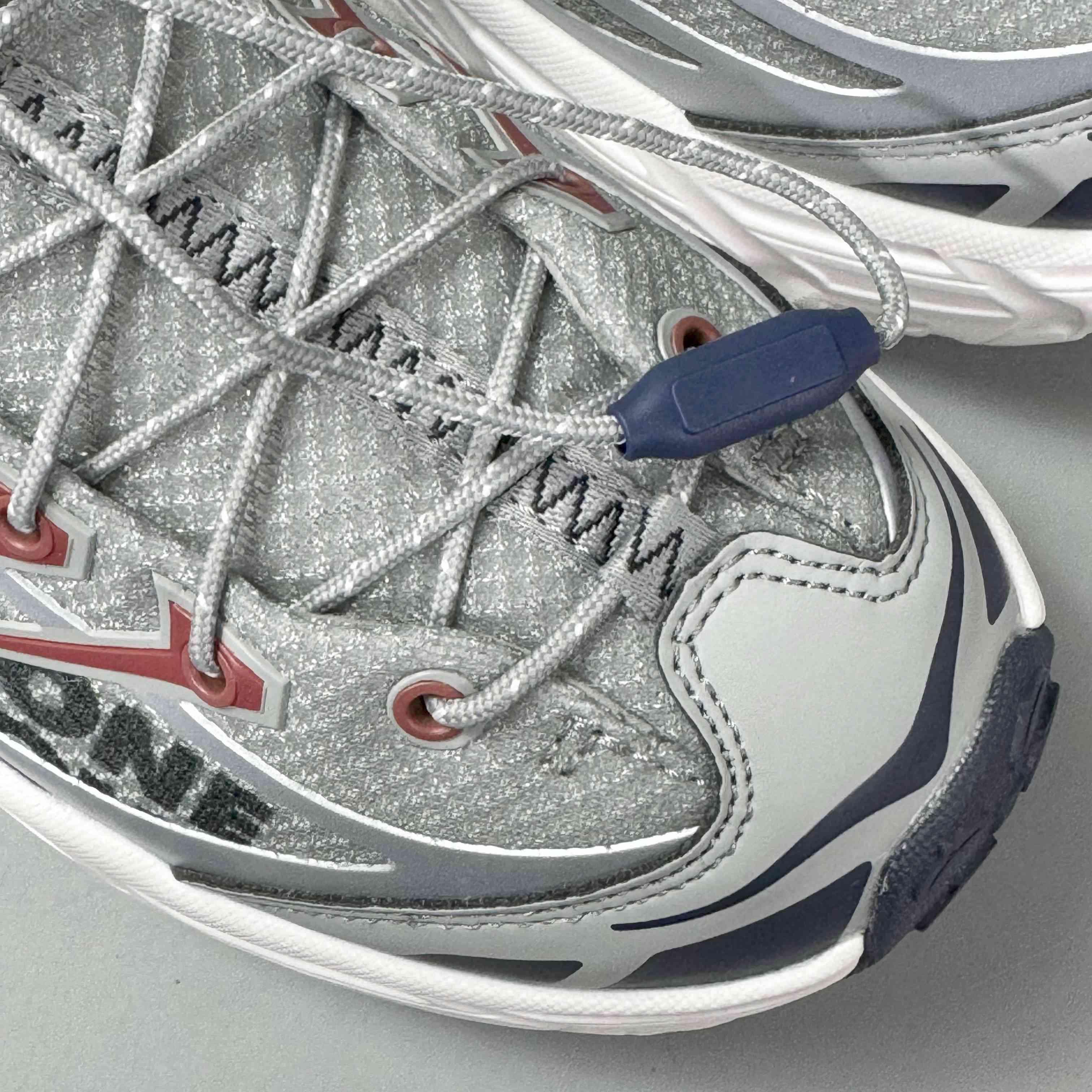 Hoka One One Mafate Three2 &