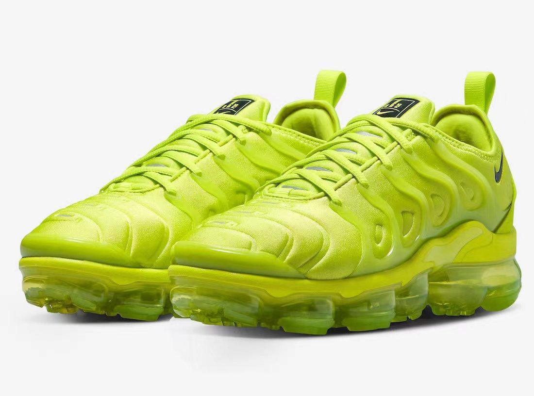 Nike Air VaporMax Plus &