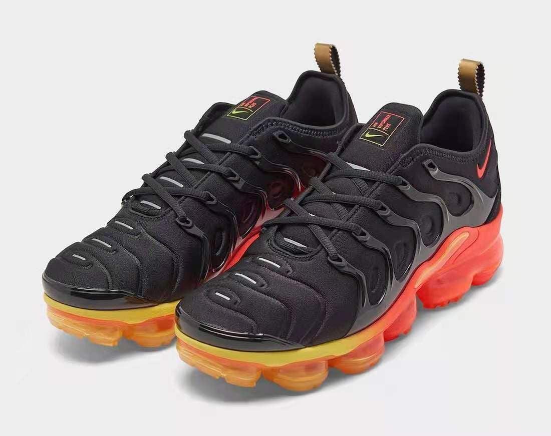 Nike Air VaporMax Plus &