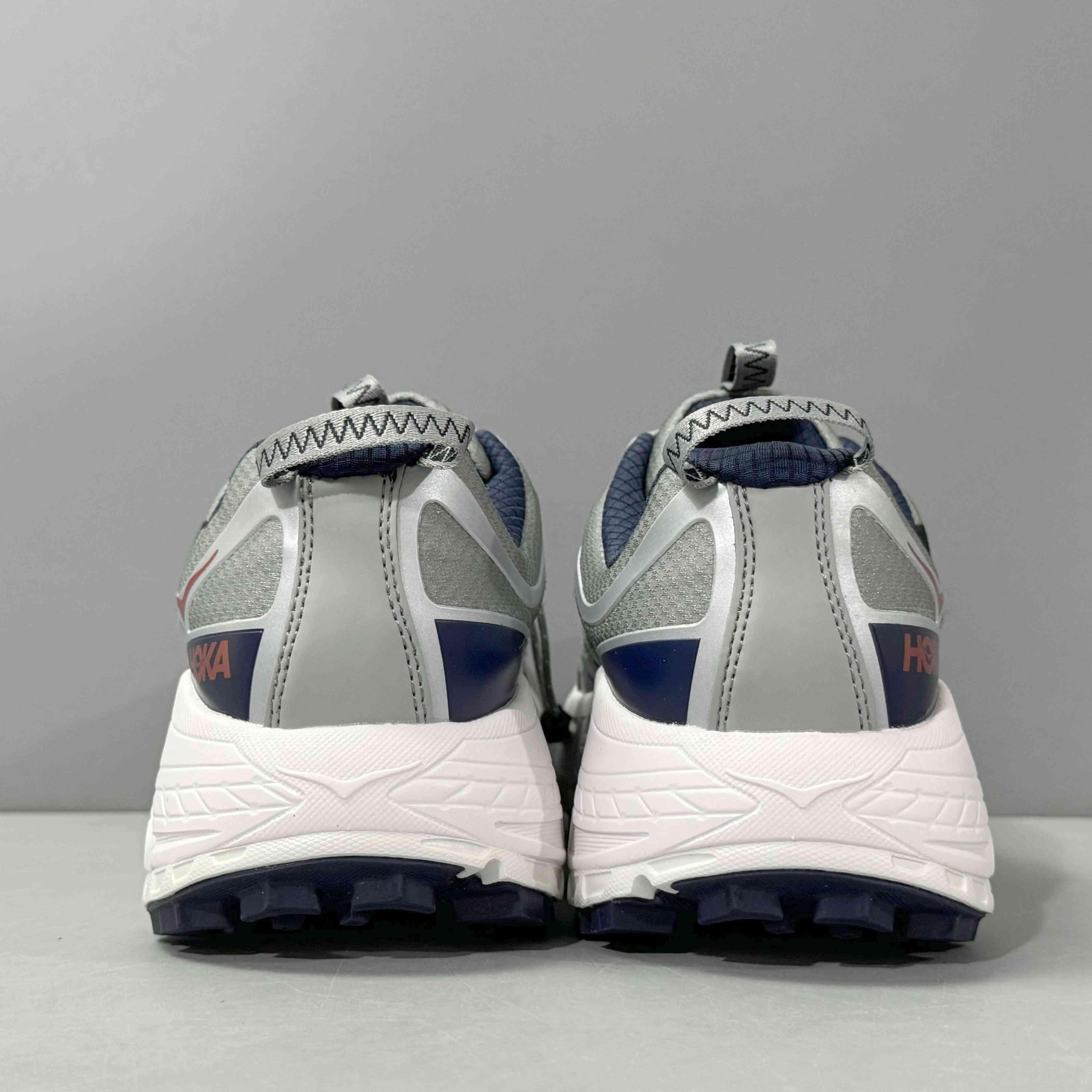 Hoka One One Mafate Three2 &