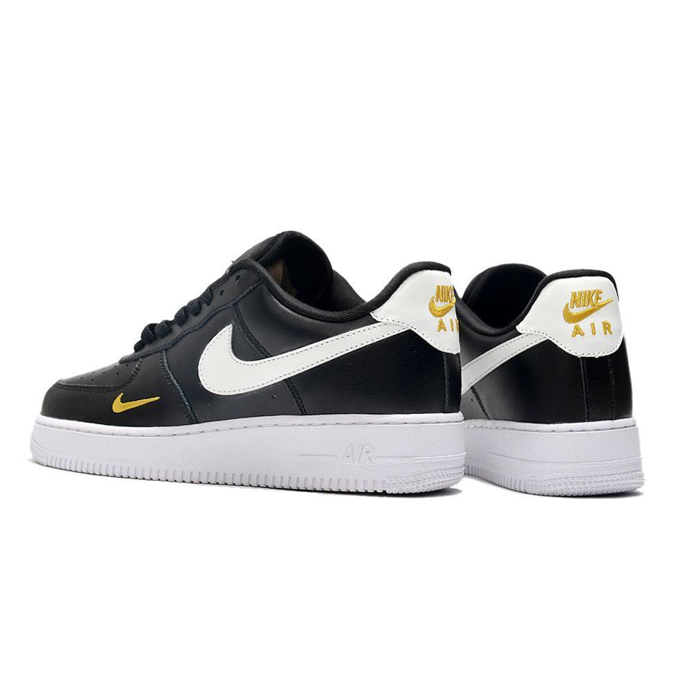 Nike Air Force 1 &
