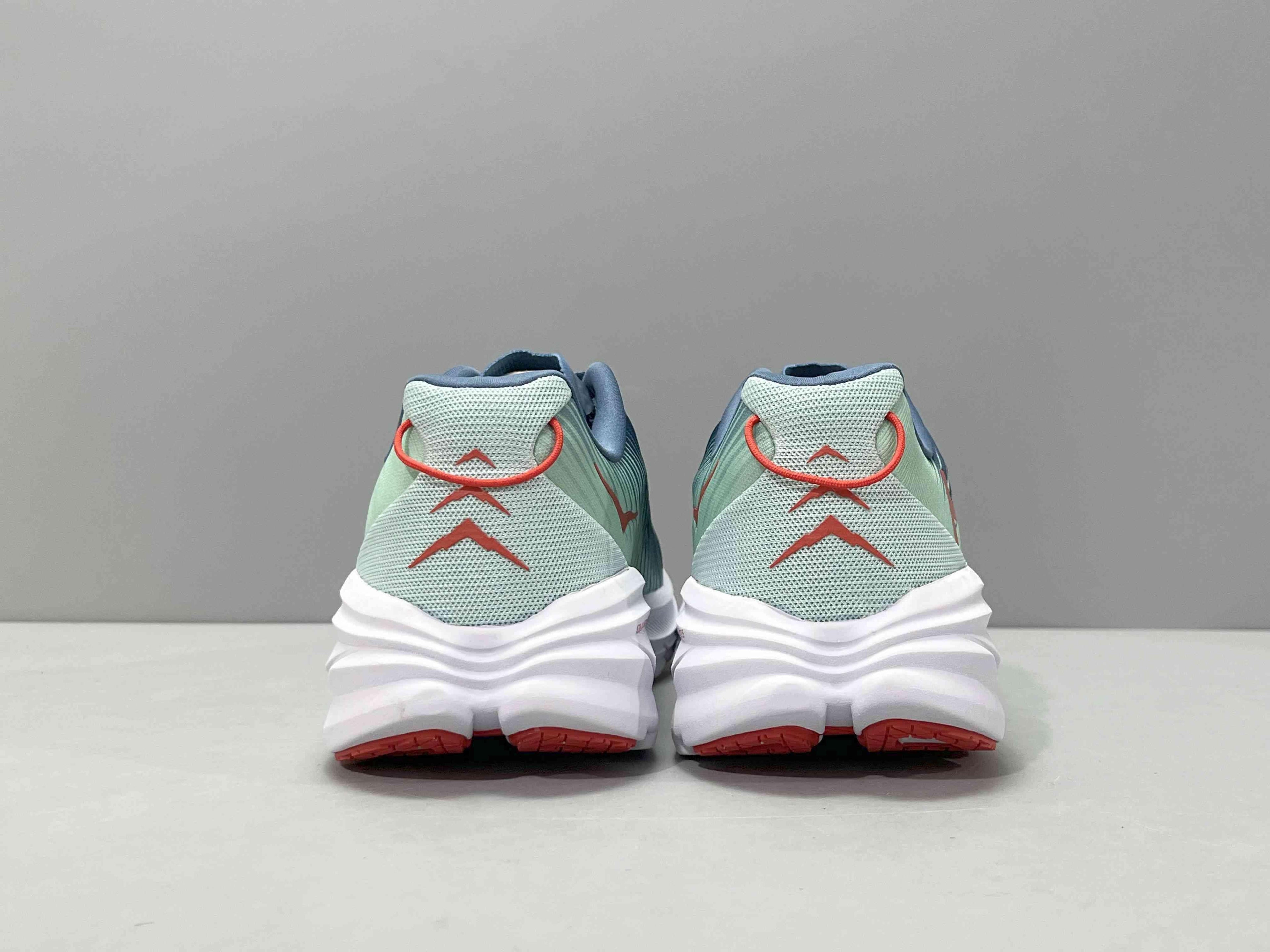 Hoka One One Rincon 3 &