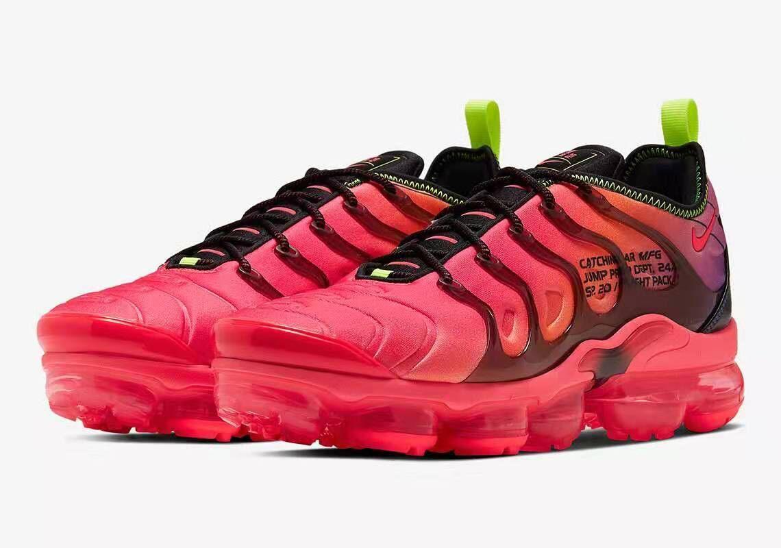 Nike Air VaporMax Plus &