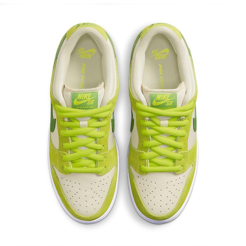 Nike Dunk SB Low &