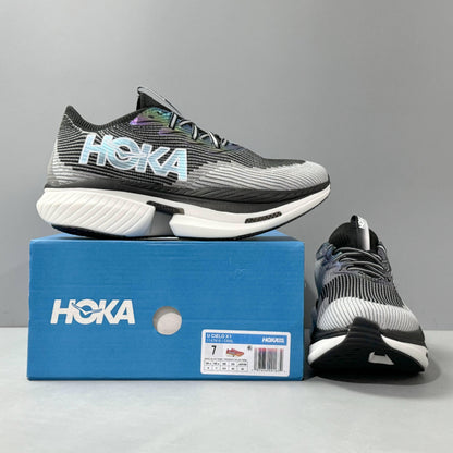 HOKA ONE ONE CIELO X1