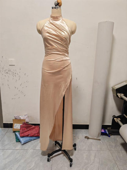 Neck-baring tight-fitting, waist-shrinking, slit-bottomed dress formal gown