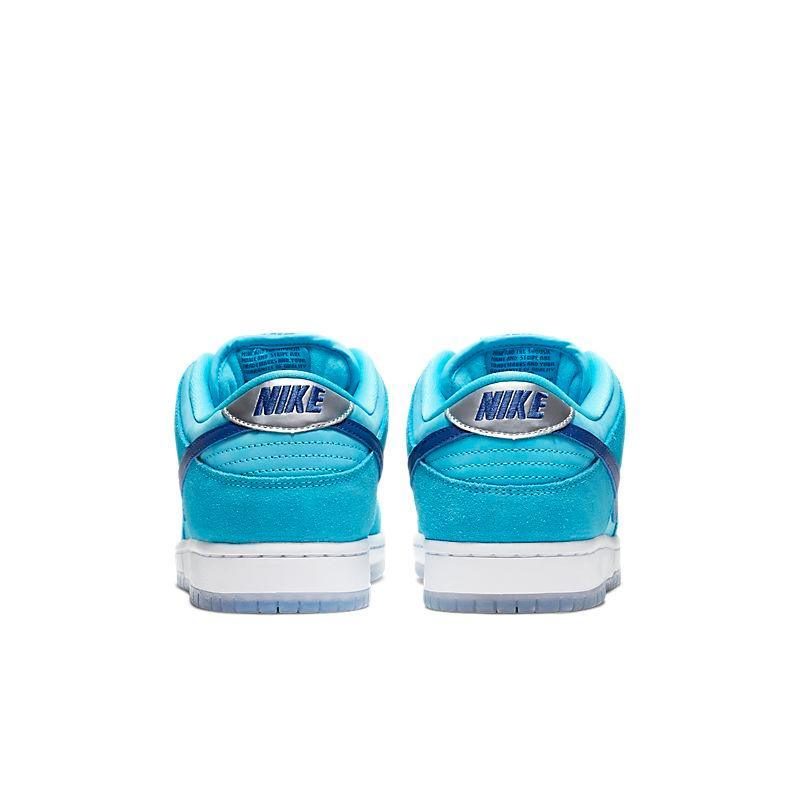 Nike SB Dunk Low &
