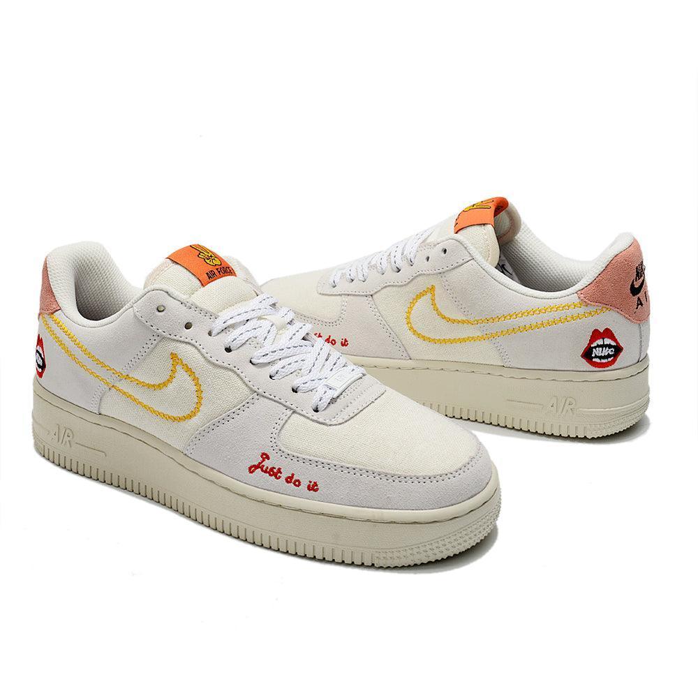 Nike Air Force 1 &
