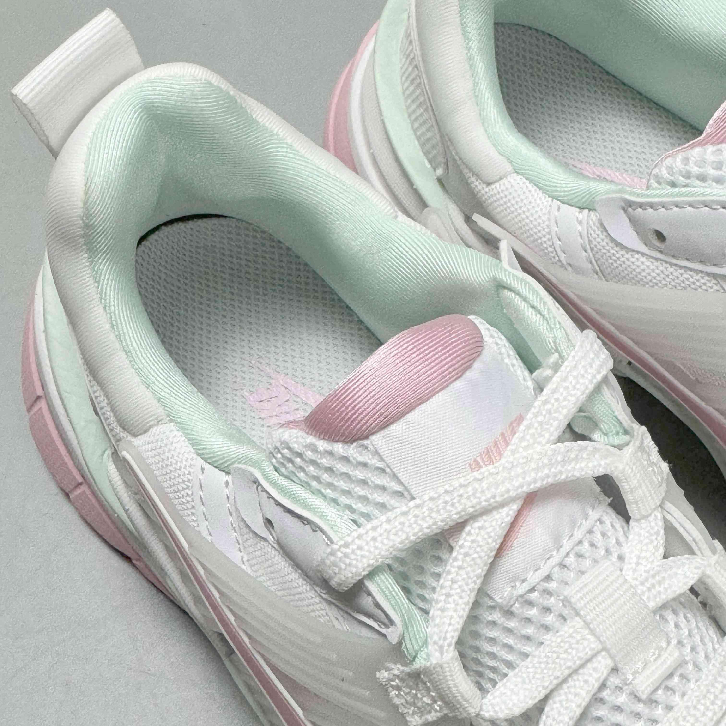 Nike V2K Run &