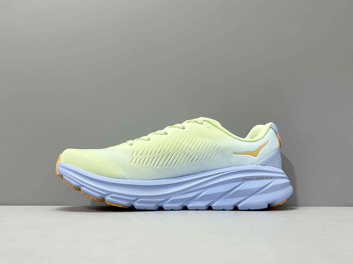Hoka One One Clifton 8 &
